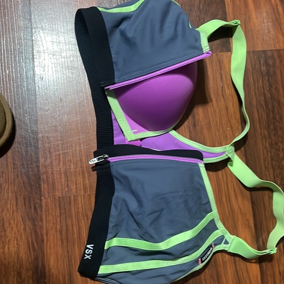 Victoria Secret Full coverage sports bra - Picture 3 of 5